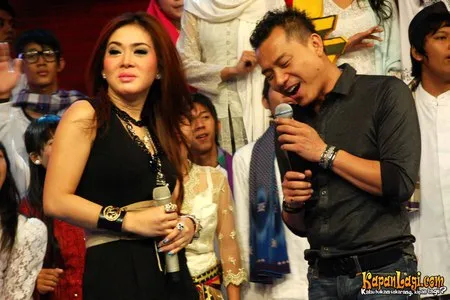 Foto Syahrini
