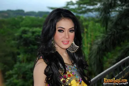 Foto Syahrini