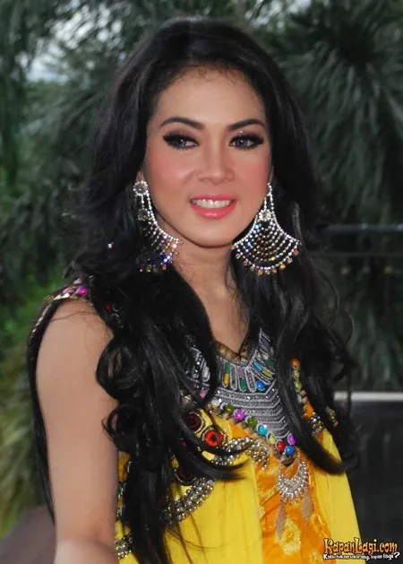 Foto Syahrini