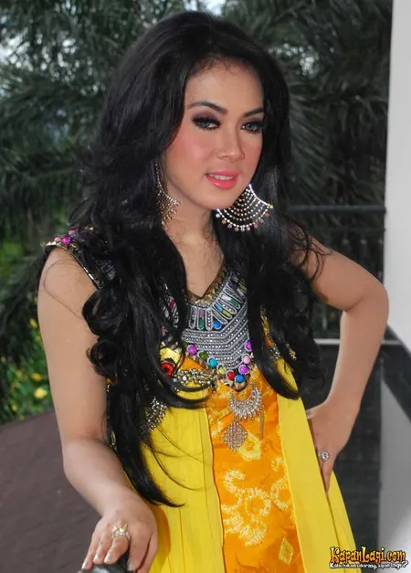 Foto Syahrini