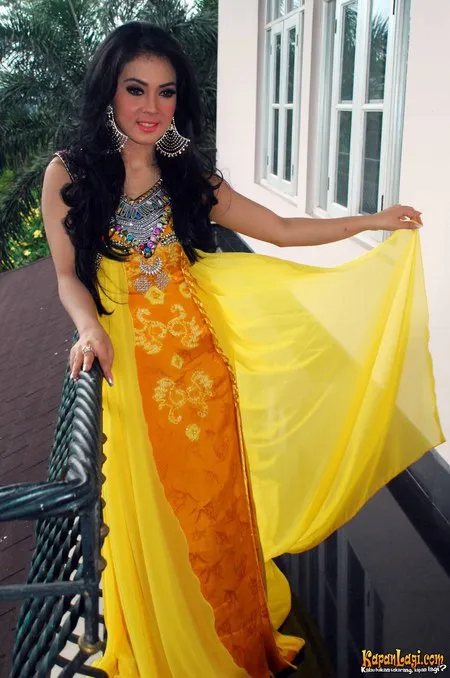 Foto Syahrini