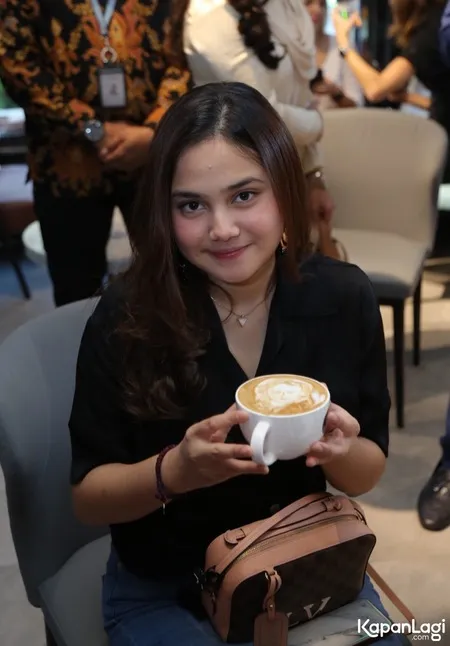 Foto Syifa Hadju