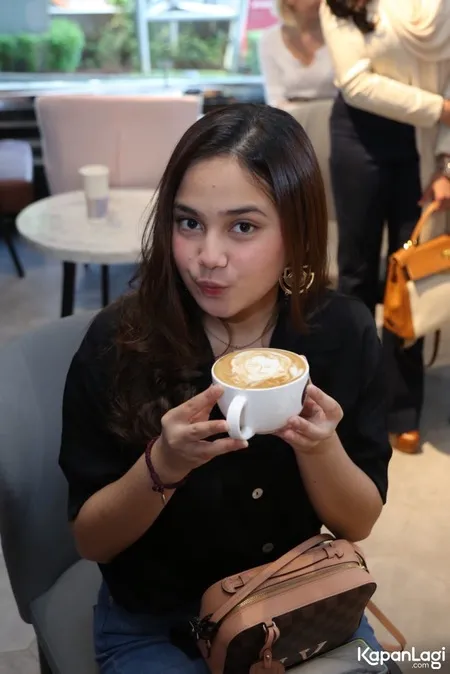 Foto Syifa Hadju