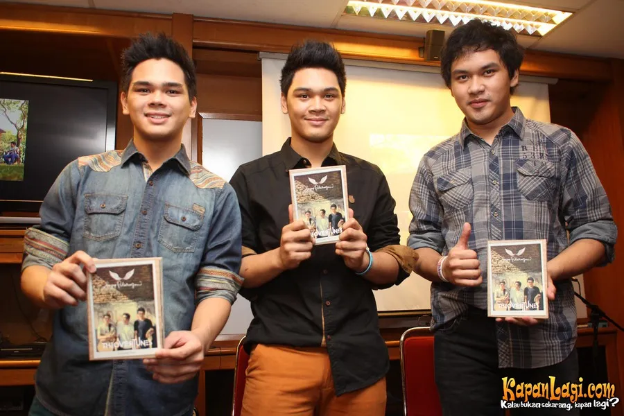 Mikha Angelo bersama The Overtunes. ©KapanLagi.com