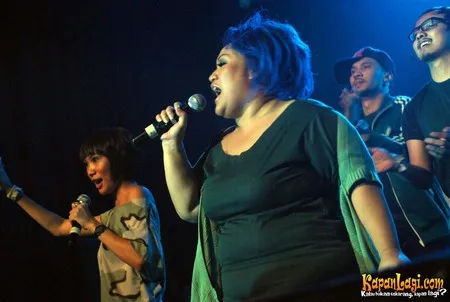 Foto Tike Priatnakusumah