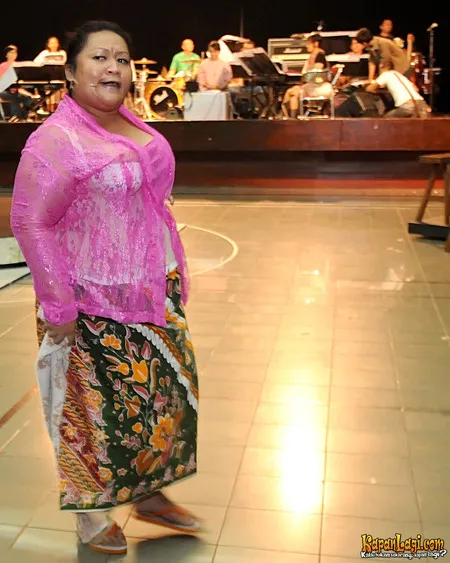 Foto Tike Priatnakusumah