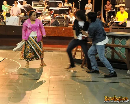 Foto Tike Priatnakusumah