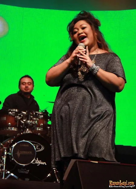 Foto Tike Priatnakusumah