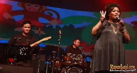 Foto Tike Priatnakusumah