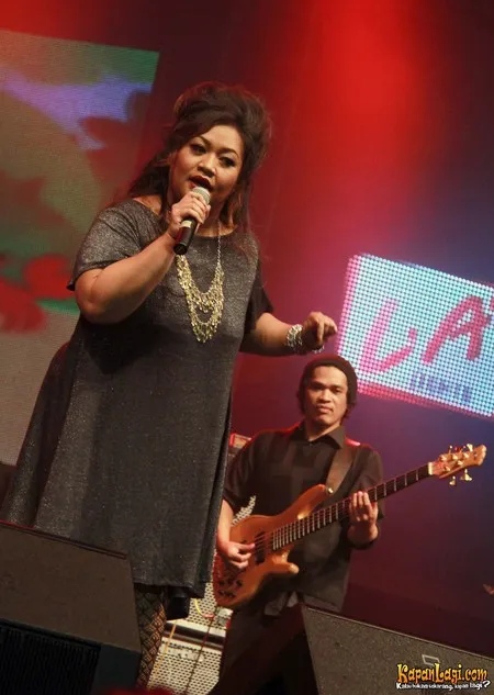 Foto Tike Priatnakusumah