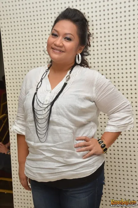 Foto Tike Priatnakusumah