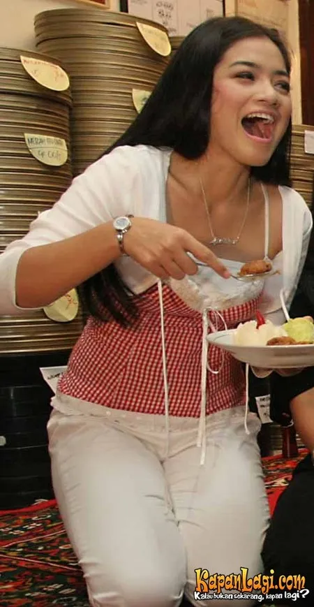 Foto Titi Kamal