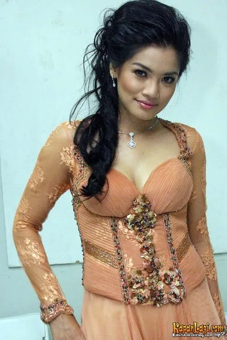 Foto Titi Kamal