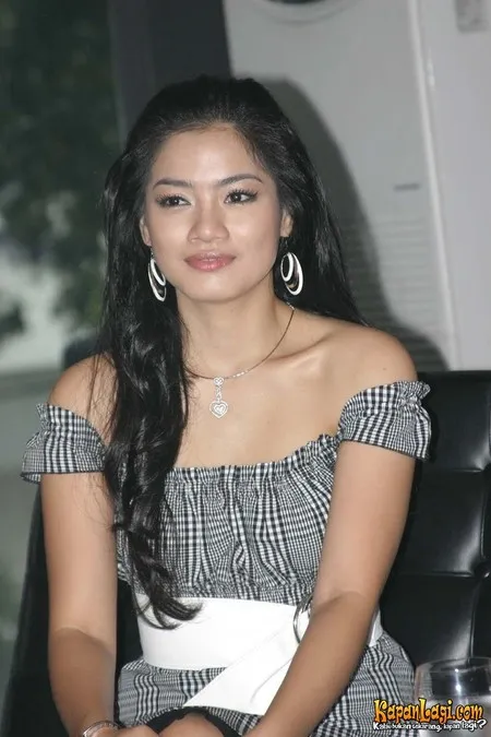 Foto Titi Kamal