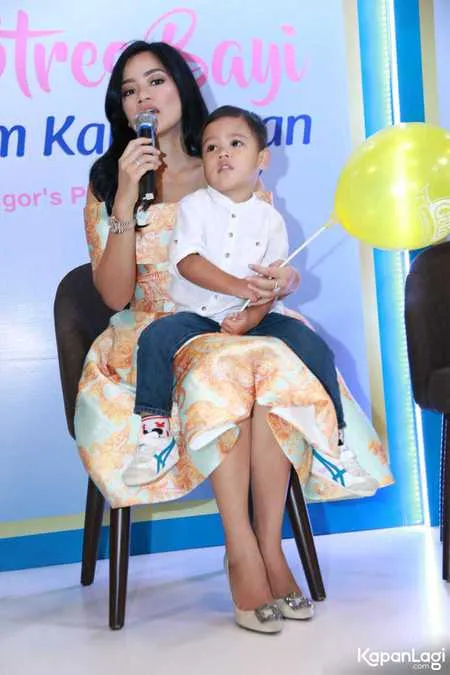 Foto Titi Kamal