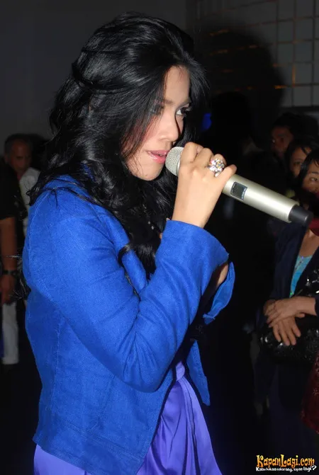Foto Titi Kamal