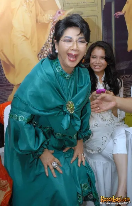 Foto Titiek Puspa