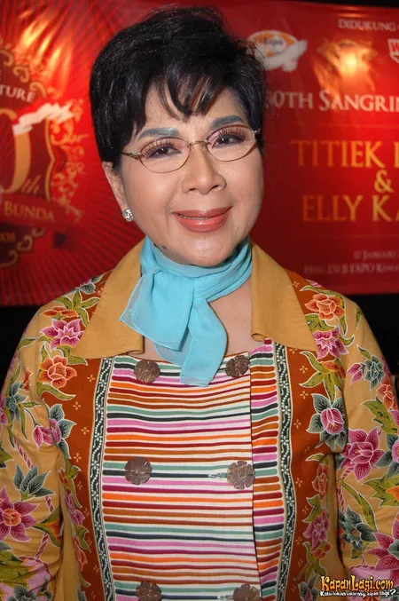 Foto Titiek Puspa