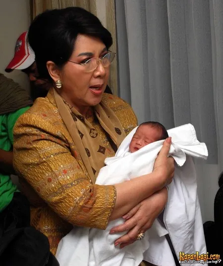 Foto Titiek Puspa