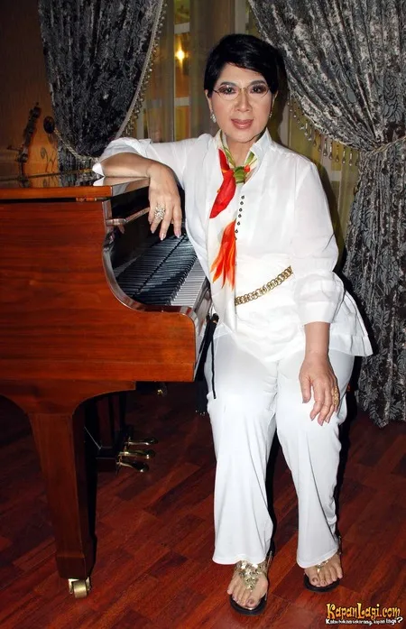 Foto Titiek Puspa