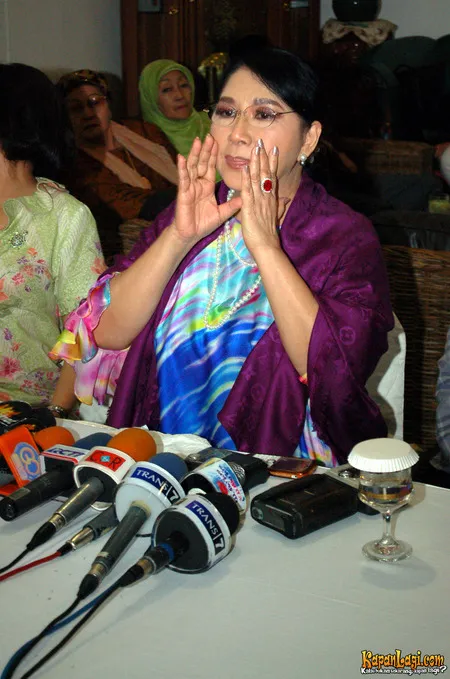 Foto Titiek Puspa