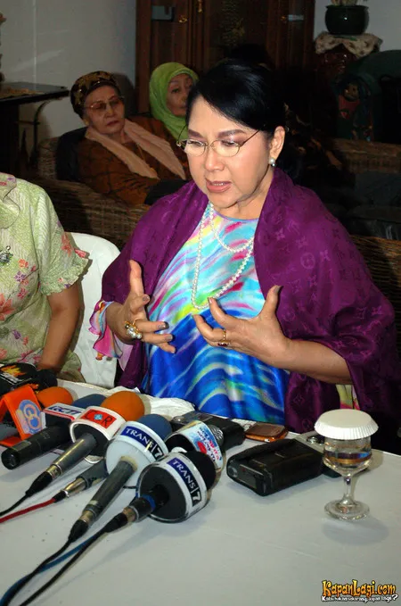 Foto Titiek Puspa