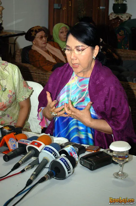 Foto Titiek Puspa