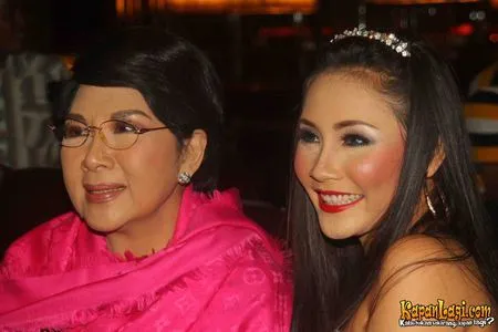 Foto Titiek Puspa
