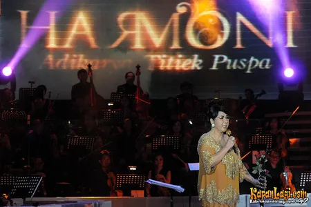 Foto Titiek Puspa