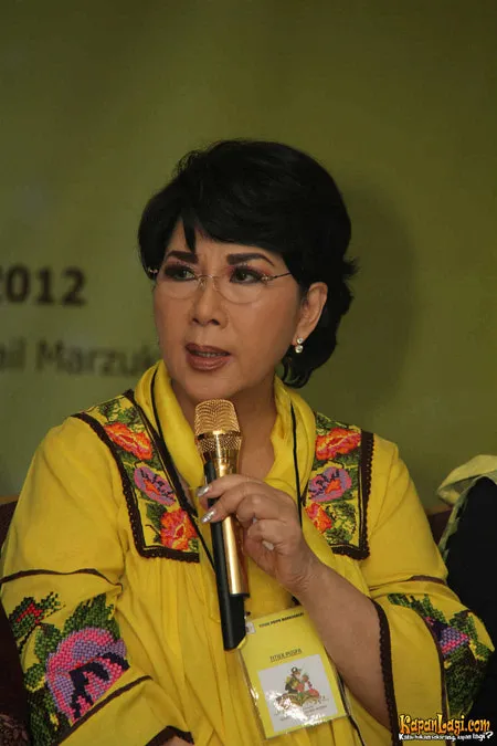 Foto Titiek Puspa