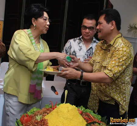 Foto Titiek Puspa