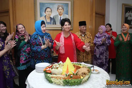 Foto Titiek Puspa