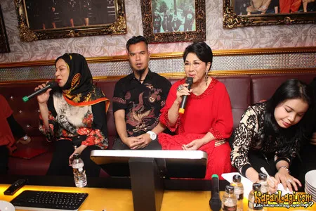 Foto Titiek Puspa