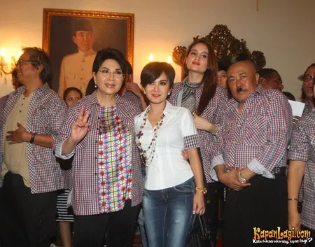 Foto Titiek Puspa