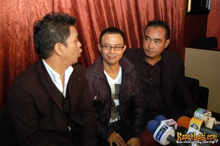 Foto Trio Libels