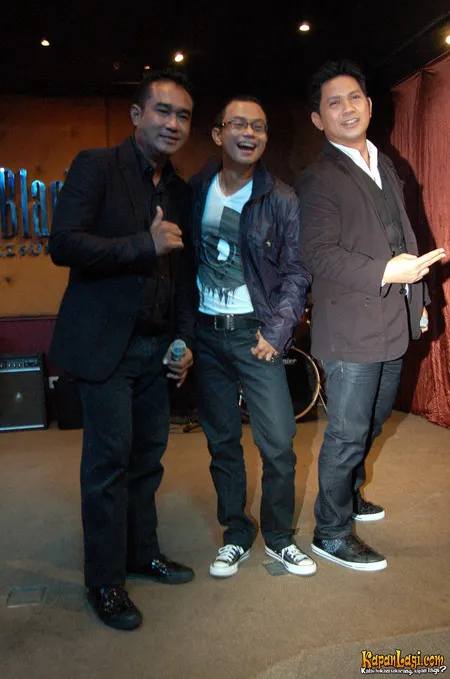 Foto Trio Libels