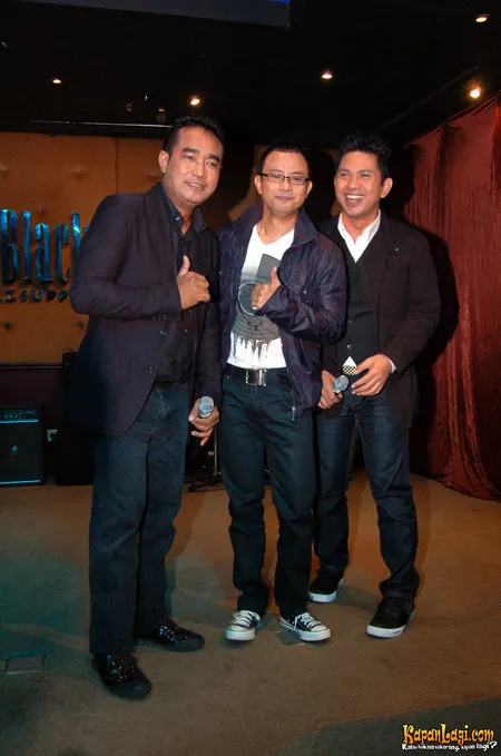 Foto Trio Libels