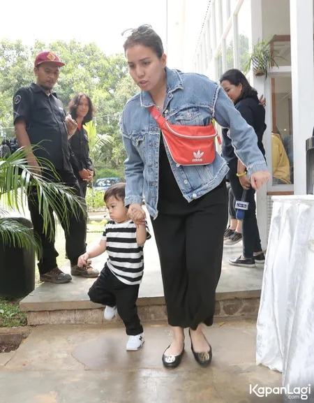 Foto Tya Ariestya