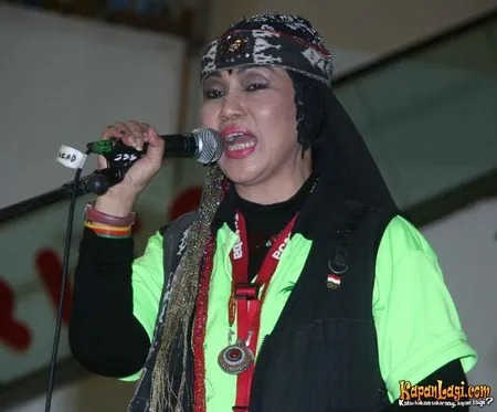 Foto Ully Sigar Rusady