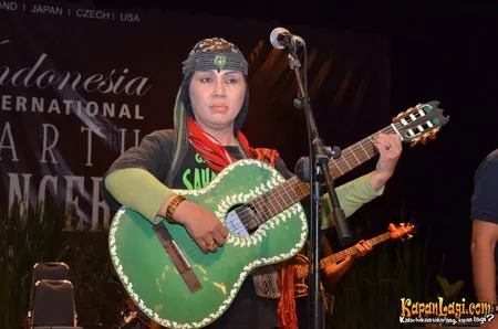 Foto Ully Sigar Rusady