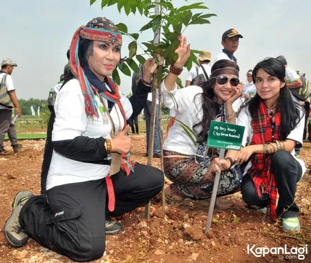 Foto Ully Sigar Rusady