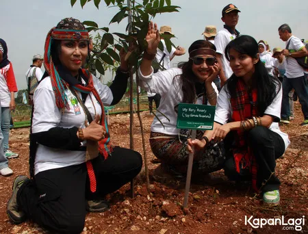 Foto Ully Sigar Rusady