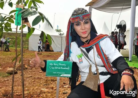 Foto Ully Sigar Rusady