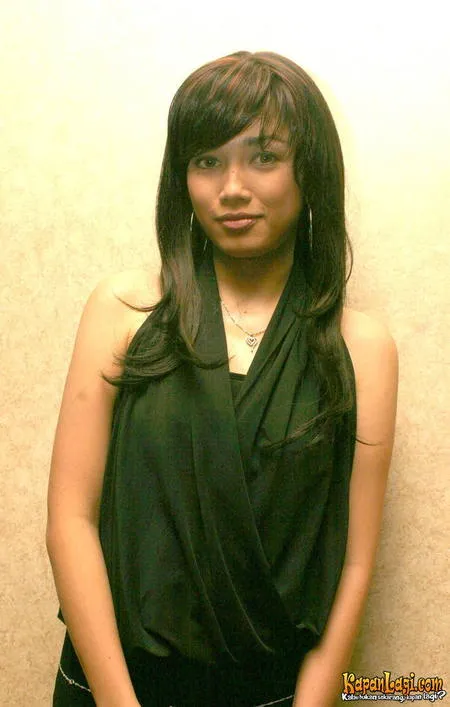 Foto Ussy Sulistiawaty