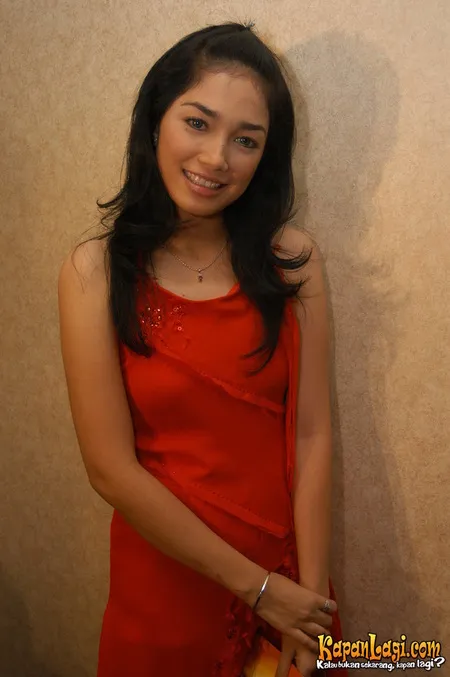 Foto Ussy Sulistiawaty