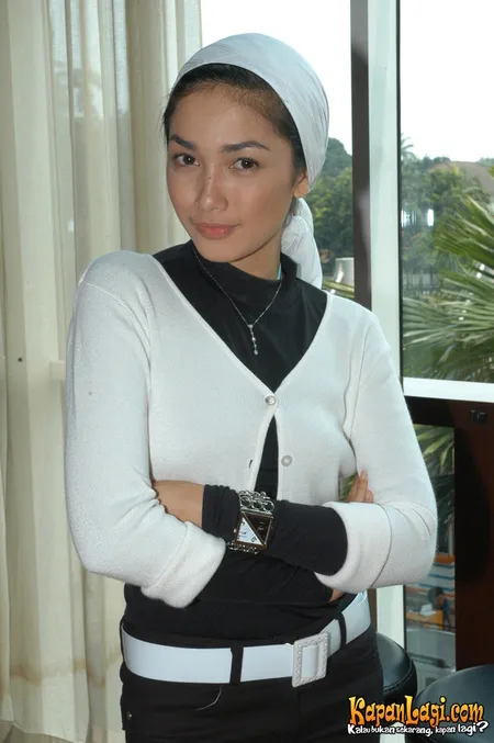 Foto Ussy Sulistiawaty