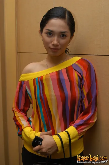 Foto Ussy Sulistiawaty