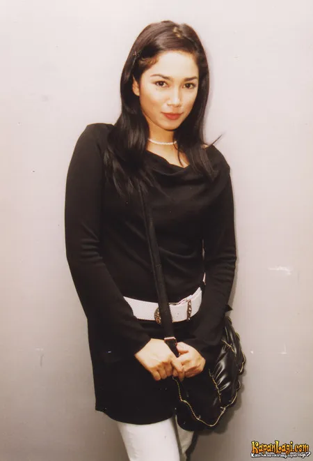 Foto Ussy Sulistiawaty