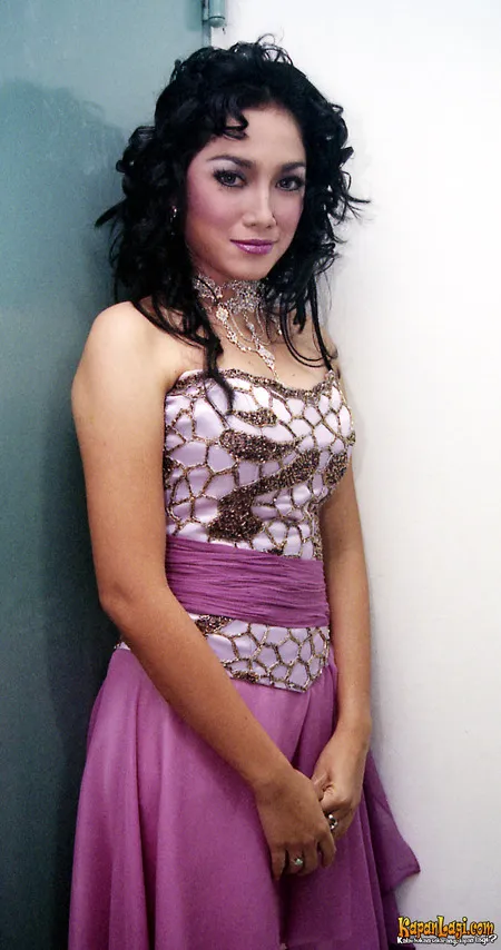 Foto Ussy Sulistiawaty