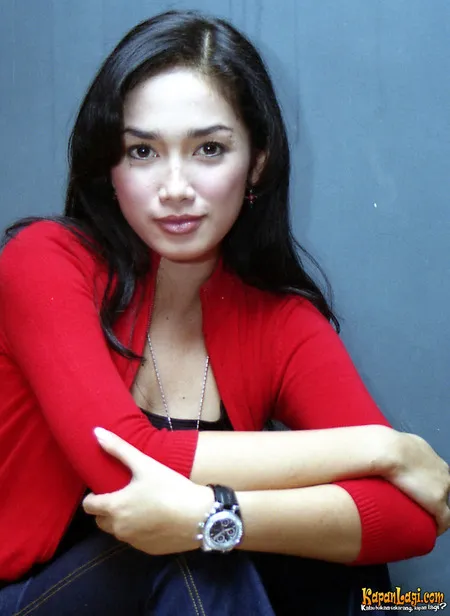 Foto Ussy Sulistiawaty